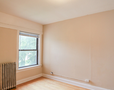 7455 N Greenview Avenue - Photo Thumbnail 3
