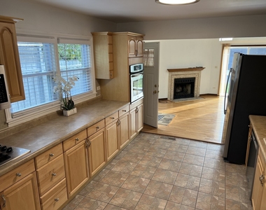905 Grey Avenue - Photo Thumbnail 3