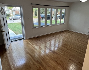 905 Grey Avenue - Photo Thumbnail 1