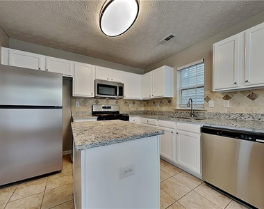 13 Arrowhead Drive - Photo Thumbnail 4