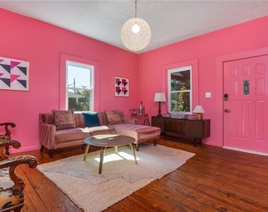 184 Savannah Street Se - Photo Thumbnail 9
