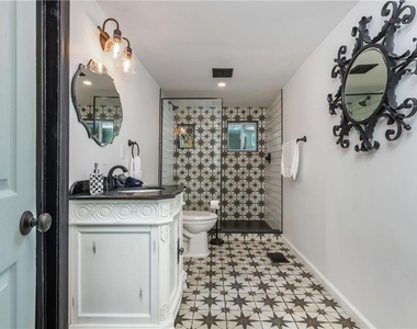 184 Savannah Street Se - Photo Thumbnail 25