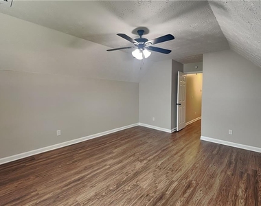 127 Savanna Court - Photo Thumbnail 17