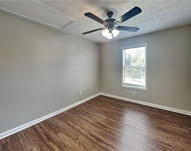 127 Savanna Court - Photo Thumbnail 14