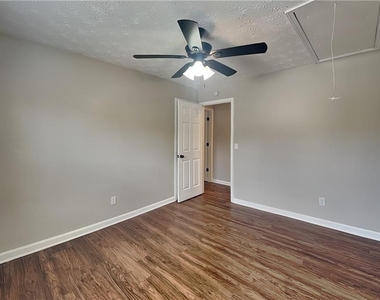 127 Savanna Court - Photo Thumbnail 13