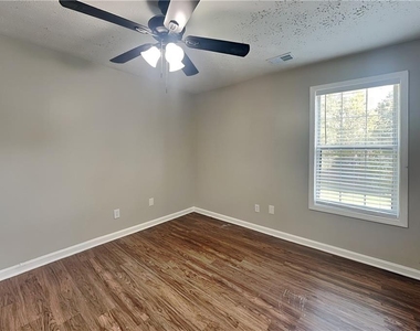 127 Savanna Court - Photo Thumbnail 12