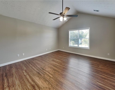 127 Savanna Court - Photo Thumbnail 7