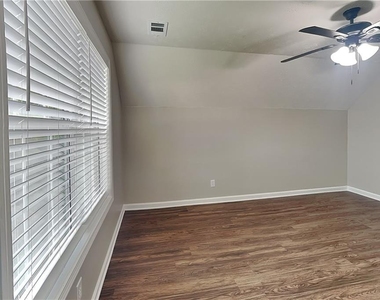 127 Savanna Court - Photo Thumbnail 18