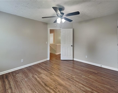 127 Savanna Court - Photo Thumbnail 11