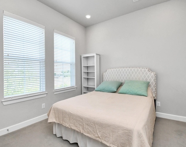 3712 Somerset York Lane - Photo Thumbnail 38
