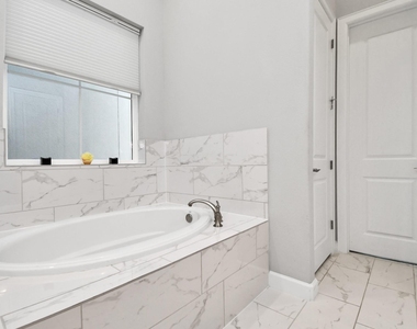 3712 Somerset York Lane - Photo Thumbnail 35