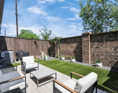 3712 Somerset York Lane - Photo Thumbnail 7