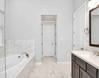 3712 Somerset York Lane - Photo Thumbnail 34