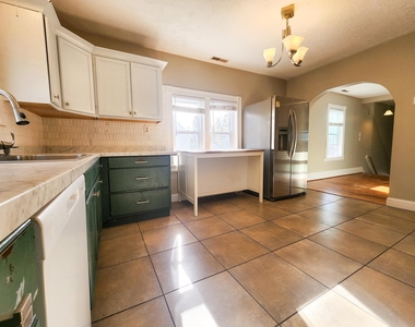 141 Amherst - Photo Thumbnail 4