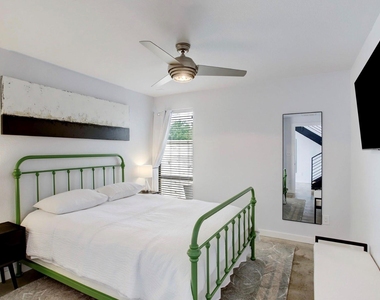705 Nicholson Street - Photo Thumbnail 32
