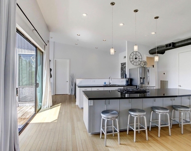 705 Nicholson Street - Photo Thumbnail 17