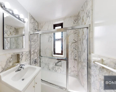 East 78th St & York Ave - Photo Thumbnail 6