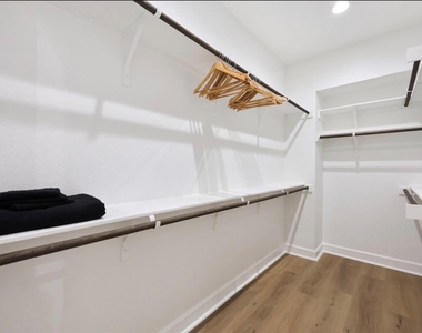 1605 Sylveste Street - Photo Thumbnail 24