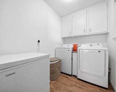4035 Cedar Forest Drive - Photo Thumbnail 14