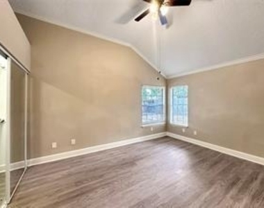 5450 Fern Park Drive - Photo Thumbnail 10