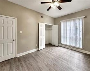 5450 Fern Park Drive - Photo Thumbnail 8