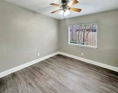 5450 Fern Park Drive - Photo Thumbnail 9
