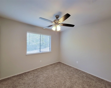 80 Fallenstone Drive - Photo Thumbnail 10