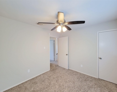 80 Fallenstone Drive - Photo Thumbnail 11