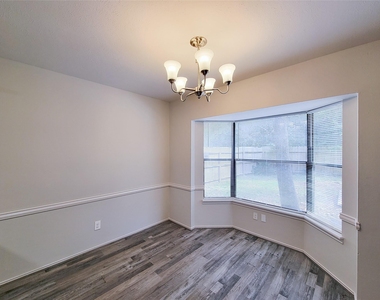 80 Fallenstone Drive - Photo Thumbnail 31