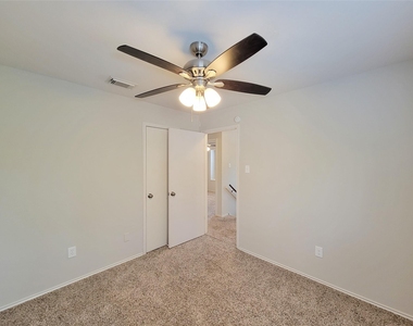 80 Fallenstone Drive - Photo Thumbnail 20