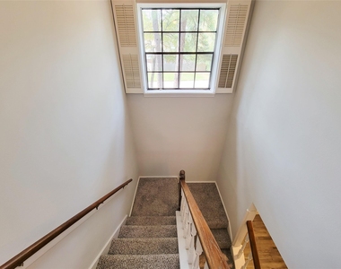 80 Fallenstone Drive - Photo Thumbnail 18