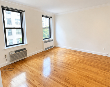East 78 Street - Photo Thumbnail 2