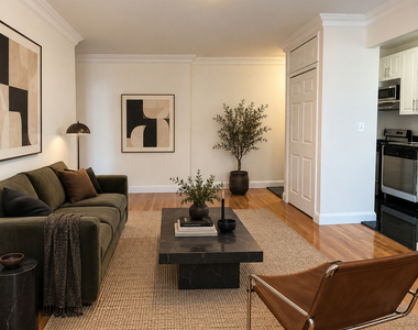 East 78 Street - Photo Thumbnail 3