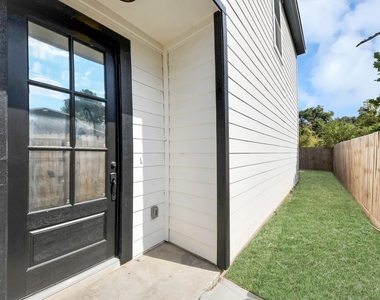6524 Tuskegee Street - Photo Thumbnail 2