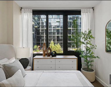 90th Avenue - Photo Thumbnail 7