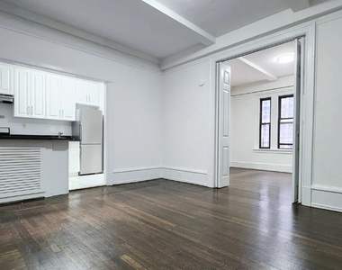 West 55 Street - Photo Thumbnail 1