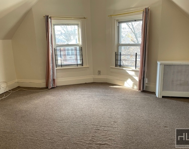 739 East 5 Street - Photo Thumbnail 5