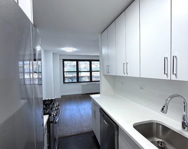 East 82nd Street - Photo Thumbnail 1