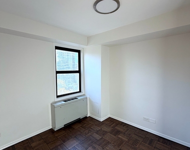 East 63rd Street - Photo Thumbnail 2