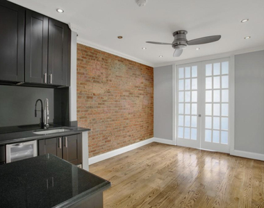 West 52nd Street - Photo Thumbnail 1