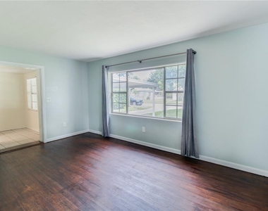 3320 Lila Drive - Photo Thumbnail 2