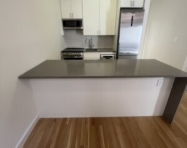 Sullivan Street - Photo Thumbnail 3