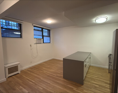 Sullivan Street - Photo Thumbnail 2