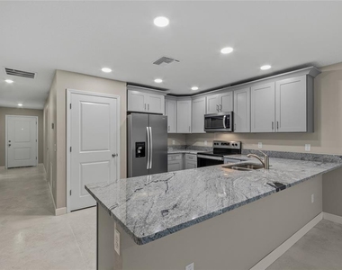 921 E Clifford Avenue - Photo Thumbnail 7