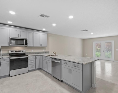 921 E Clifford Avenue - Photo Thumbnail 6