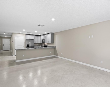 921 E Clifford Avenue - Photo Thumbnail 9