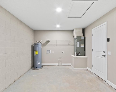 921 E Clifford Avenue - Photo Thumbnail 3