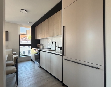 E 110th St - Photo Thumbnail 3