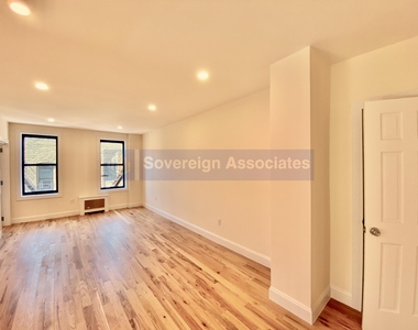 686 West 204th Street - Photo Thumbnail 5