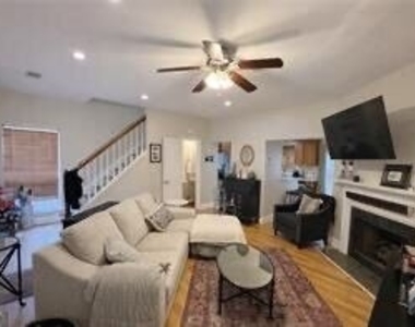 1401 Wedgewood Court - Photo Thumbnail 2